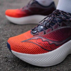 Hardloopschoen Saucony Endorphin Pro 3 -Exporteren Rend Sneakers Winkel saucony endorphin pro 3 523222 s20755 67 960